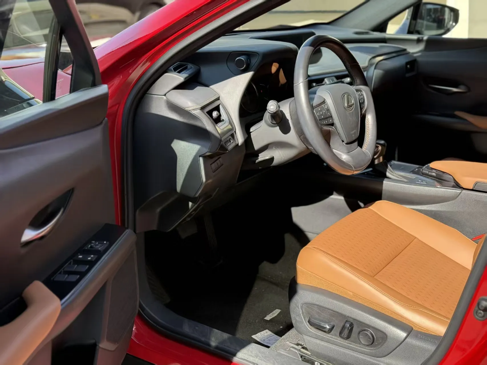 Lexus UX 250h Hybrid SUV - Premium Compact Crossover with Luxury Interior