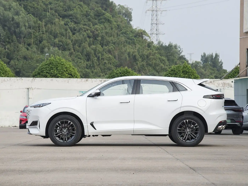 Tian Cheng UNI-K White Luxury SUV | Premium Crossover Vehicle