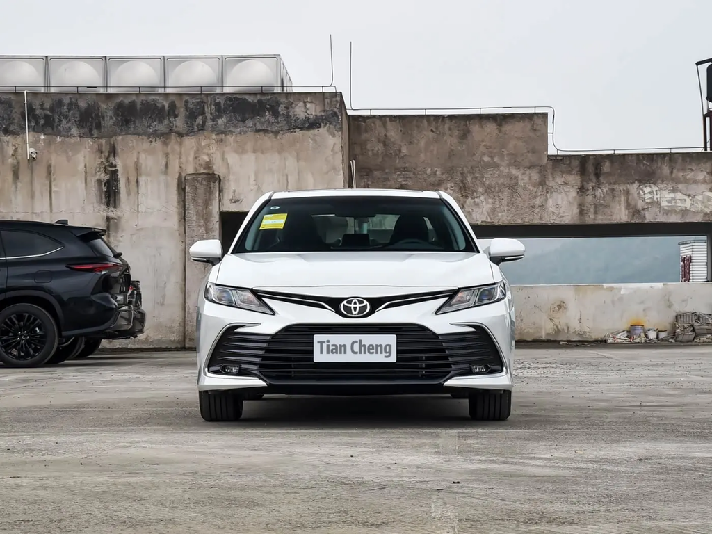 Toyota Camry Sedan - White Pearl 4-Door Luxury Sedan with Premium Features