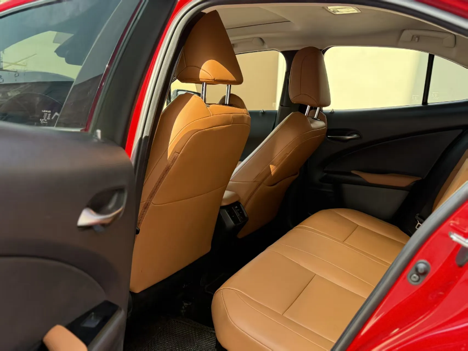 Lexus UX 250h Hybrid SUV - Premium Compact Crossover with Luxury Interior