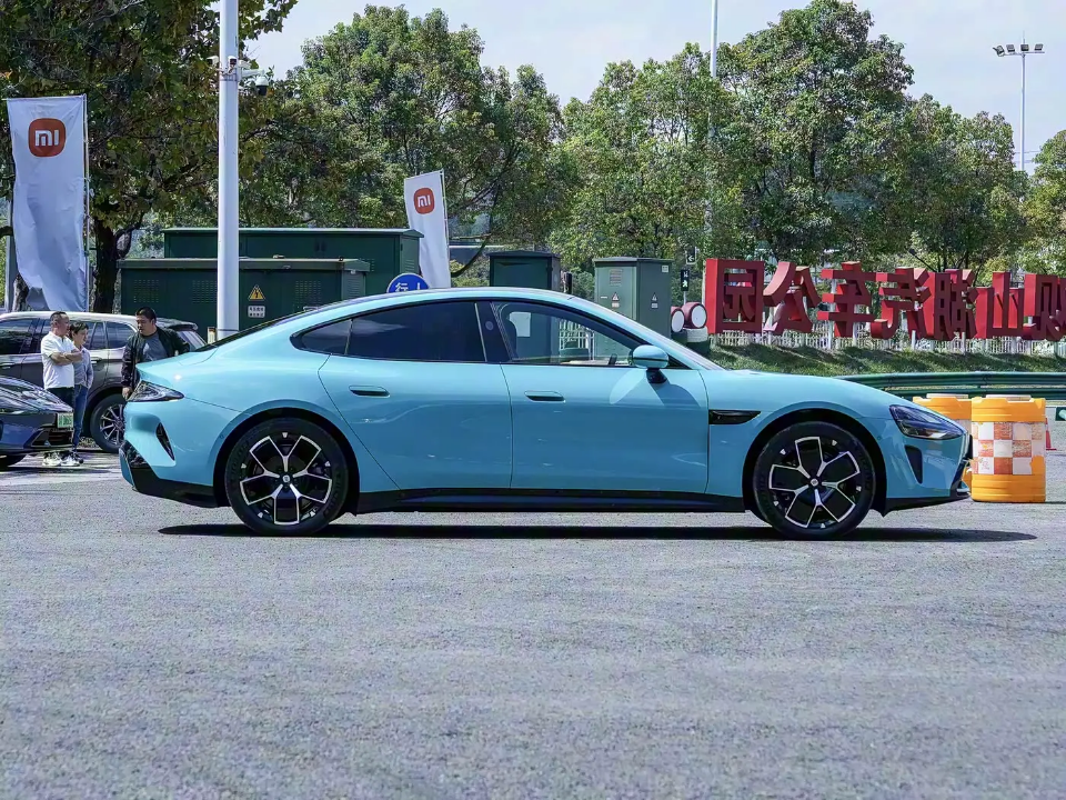 Xiaomi SU7 Electric Sedan - Premium Smart EV with Free Parts & Support