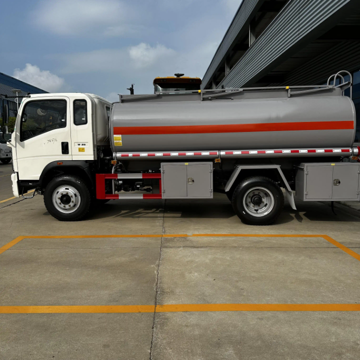 HOWO 5000L Fuel Tanker Truck - Commercial Diesel Transport Vehicle