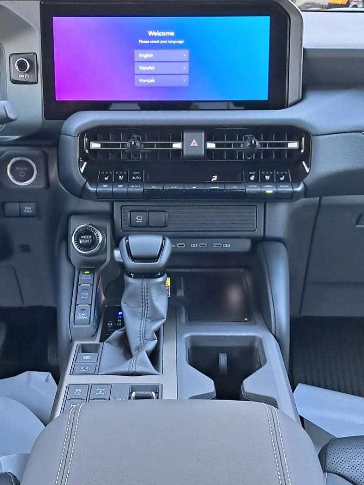 Toyota Land Cruiser - Premium Off-Road SUV