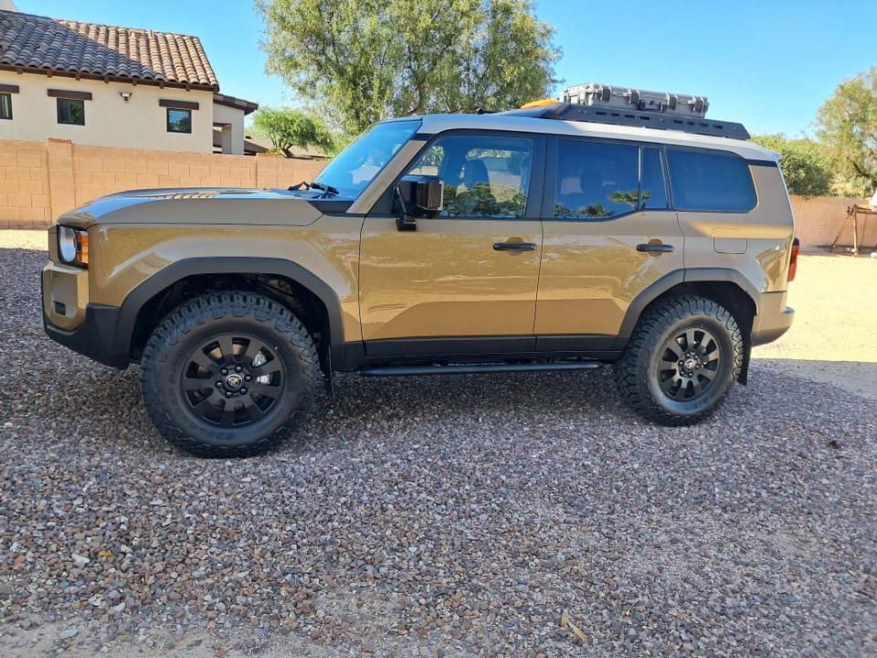 Toyota Land Cruiser - Premium Off-Road SUV