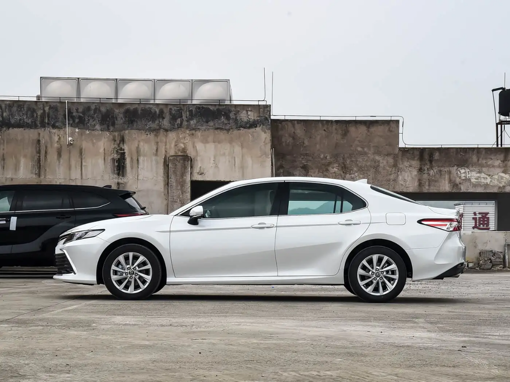 Toyota Camry Sedan - White Pearl 4-Door Luxury Sedan with Premium Features