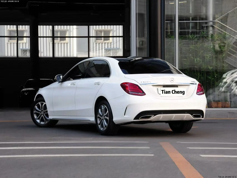 Mercedes-Benz C-Class Premium Sedan - Luxury 4-Door Saloon | Tian Cheng Edition