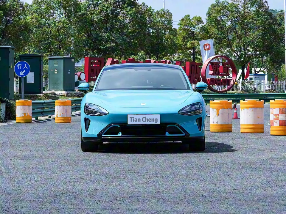 Xiaomi SU7 Electric Sedan - Premium Smart EV with Free Parts & Support