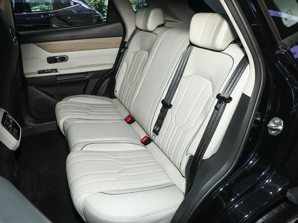 Premium Used Jetour SUV - White Luxury Crossover | Low Mileage