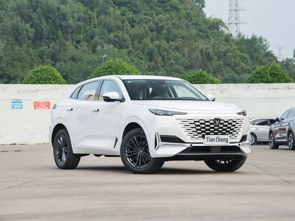 Tian Cheng UNI-K White Luxury SUV | Premium Crossover Vehicle